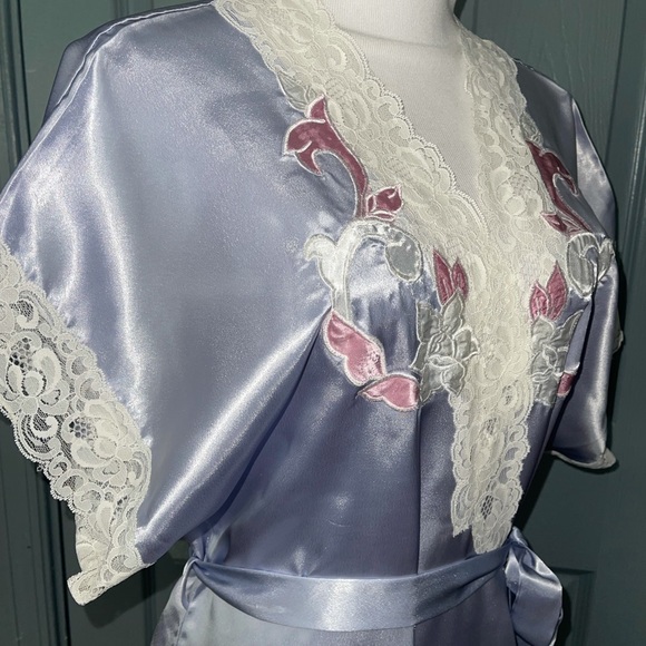Val.Mode Silky Satin Lace Trim, Embroidery Lilac Long Robe - Picture 4 of 13